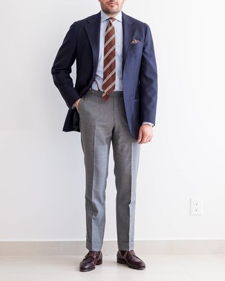 Comment porter une cravate à rayures horizontales tabac: Associe un blazer bleu marine avec une cravate à rayures horizontales tabac pour dégager classe et sophistication. Cet ensemble est parfait avec une paire de chaussures derby en cuir bordeaux.