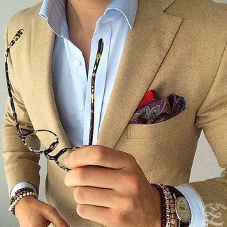 Comment porter un bracelet marron à 30 ans: Essaie d'harmoniser un blazer marron clair avec un bracelet marron pour un look confortable et décontracté.