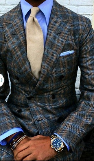 Comment porter une cravate en laine beige: Associe un blazer croisé écossais marron foncé avec une cravate en laine beige pour une silhouette classique et raffinée.