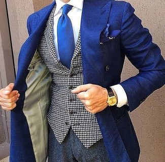 Comment porter une pochette de costume imprimée bleu marine: Pense à harmoniser un blazer croisé bleu avec une pochette de costume imprimée bleu marine pour une tenue idéale le week-end.