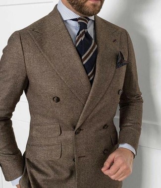 Comment porter une cravate multicolore: Harmonise un blazer croisé en laine marron avec une cravate multicolore pour dégager classe et sophistication.