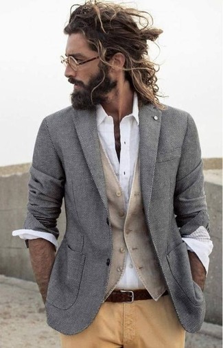 Un gilet à porter avec un blazer gris: Harmonise un blazer gris avec un gilet pour un look pointu et élégant.