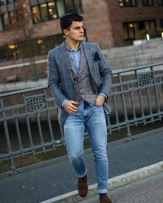 Un blazer à porter avec un gilet gris: Pense à associer un blazer avec un gilet gris pour un look pointu et élégant. Une paire de mocassins à pampilles en daim marron foncé est une option parfait pour complèter cette tenue.