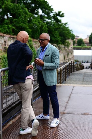 Comment porter un blazer après 60 ans