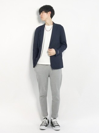 Comment porter un blazer en été à l'adolescence