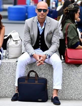 Comment porter un blazer avec des slippers après 50 ans