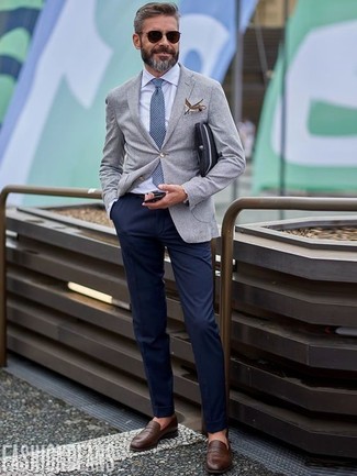 Comment porter un blazer avec des slippers