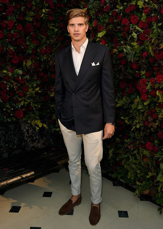 Comment porter un blazer avec des slippers pour un style chic decontractés à 20 ans