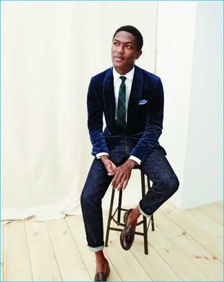 Comment porter un blazer avec des slippers pour un style chic decontractés à 20 ans