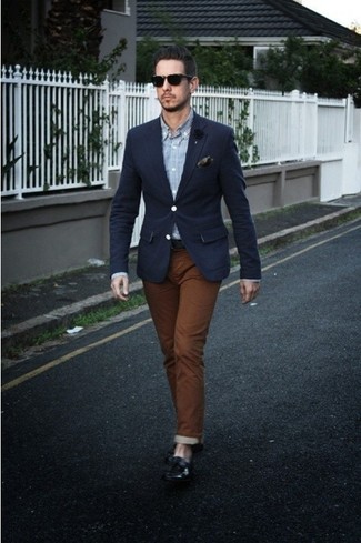 Comment porter un blazer avec des slippers pour un style chic decontractés