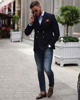 Comment porter un blazer avec des slippers pour un style chic decontractés