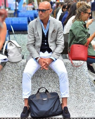 Comment porter un blazer avec des slippers après 50 ans