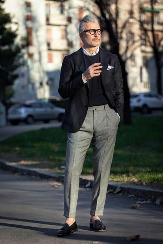 Comment porter un blazer avec des slippers après 50 ans