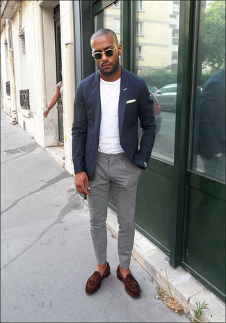 Comment porter un blazer avec des slippers pour un style chic decontractés à 20 ans