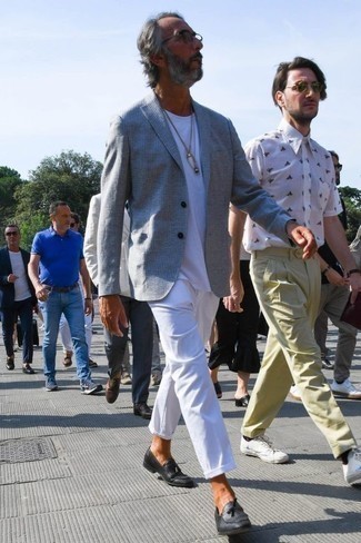 Comment porter un blazer avec des slippers après 50 ans