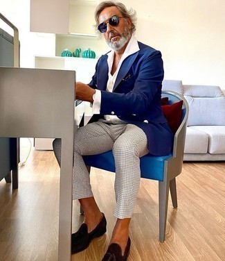 Comment porter un blazer avec des slippers après 50 ans
