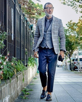 Comment porter un blazer avec des slippers après 50 ans