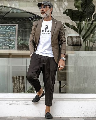 Comment porter un blazer avec des slippers après 50 ans