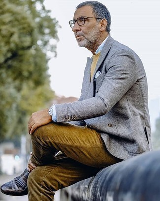 Comment porter un blazer avec des slippers après 50 ans