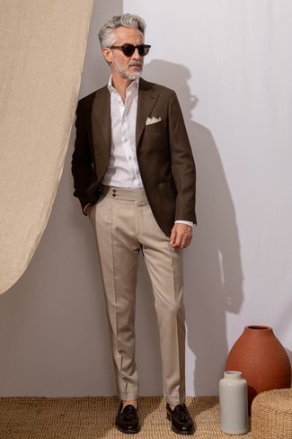 Comment porter un blazer avec des slippers après 50 ans
