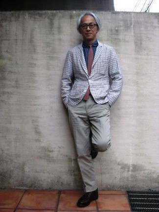 Comment porter un blazer avec des slippers après 50 ans
