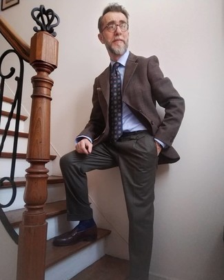 Comment porter un blazer avec des slippers après 50 ans