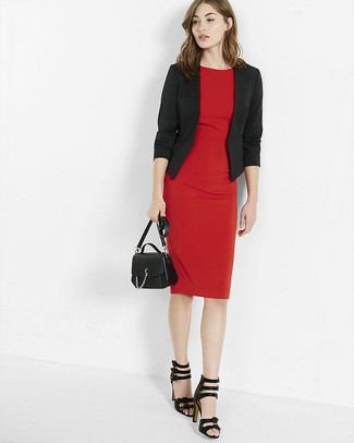 Comment porter une robe fourreau rouge: Pense à marier une robe fourreau rouge avec un blazer noir si tu recherches un look stylé et soigné. Une paire de sandales à talons en cuir noires est une option avisé pour complèter cette tenue.