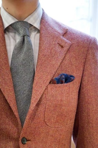 Tenue: Blazer en laine orange, Chemise de ville en vichy grise, Cravate en laine grise, Pochette de costume imprimée cachemire bleu marine