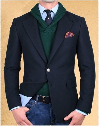 Comment porter un pull à col châle vert foncé: Pour une tenue de tous les jours pleine de caractère et de personnalité essaie d'harmoniser un pull à col châle vert foncé avec un jean bleu.