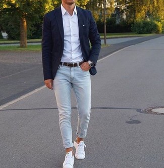 Comment porter un blazer avec un jean skinny pour un style chic decontractés