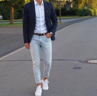 Comment porter un blazer avec un jean skinny pour un style chic decontractés en été