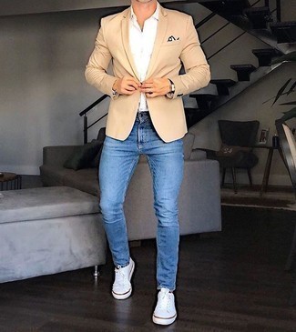 Comment porter un blazer avec un jean skinny pour un style chic decontractés à 20 ans