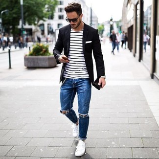 Comment porter un jean skinny bleu: Pense à marier un blazer noir avec un jean skinny bleu pour un look idéal le week-end. Une paire de baskets basses blanches est une option judicieux pour complèter cette tenue.