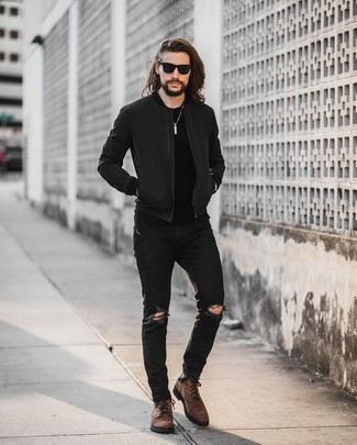 Comment porter un jean skinny avec des bottes de loisirs pour un style relax: Harmonise un blouson aviateur noir avec un jean skinny pour une tenue relax mais stylée. Une paire de bottes de loisirs rendra élégant même le plus décontracté des looks.
