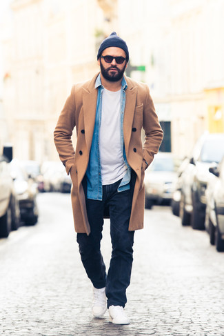 Comment porter un bonnet bleu