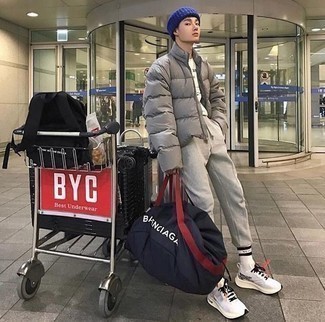 Comment porter un bonnet bleu