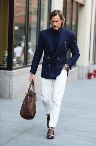 Comment porter un blazer bleu avec un jean blanc