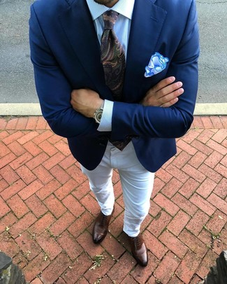 Comment porter un blazer bleu avec un jean blanc