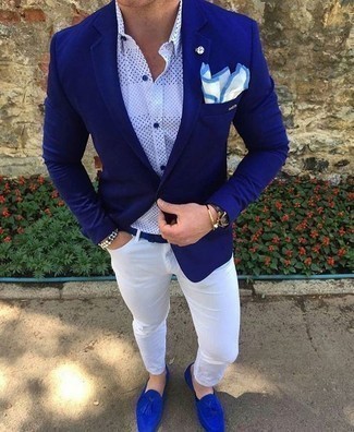 Comment porter un blazer bleu avec un jean blanc