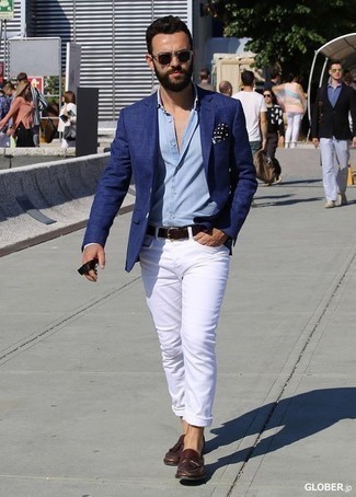 Comment porter un blazer bleu avec un jean blanc