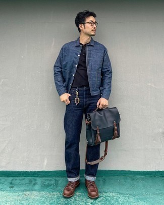 Comment porter une serviette bleue pour un style decontractés