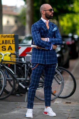 Comment porter un blazer croisé à carreaux bleu