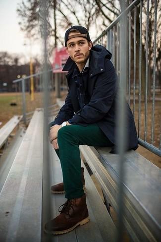 Comment porter une veste style militaire bleue quand il fait chaud