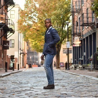 Comment porter une veste en vichy bleue pour un style decontractés au printemps