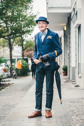 Comment porter un chapeau bleu quand il fait chaud
