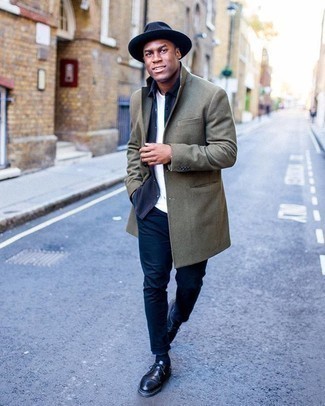 Comment porter un chapeau bleu pour un style chic decontractés quand il fait froid