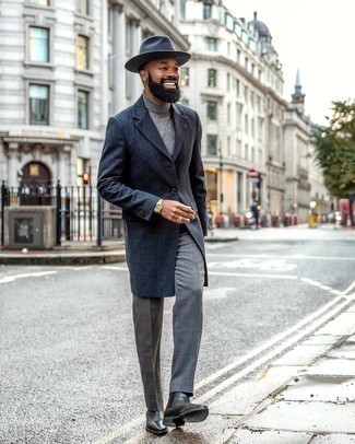 Comment porter un chapeau bleu pour un style chic decontractés quand il fait froid