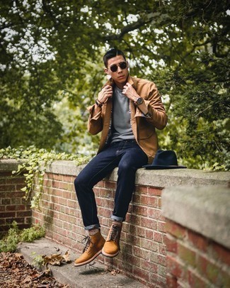 Comment porter un chapeau bleu pour un style chic decontractés quand il fait chaud