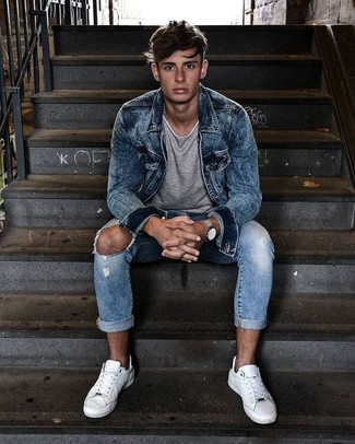 Comment porter une veste bleue pour un style relax