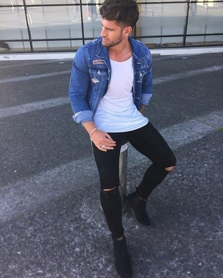 Comment porter une veste bleue pour un style relax